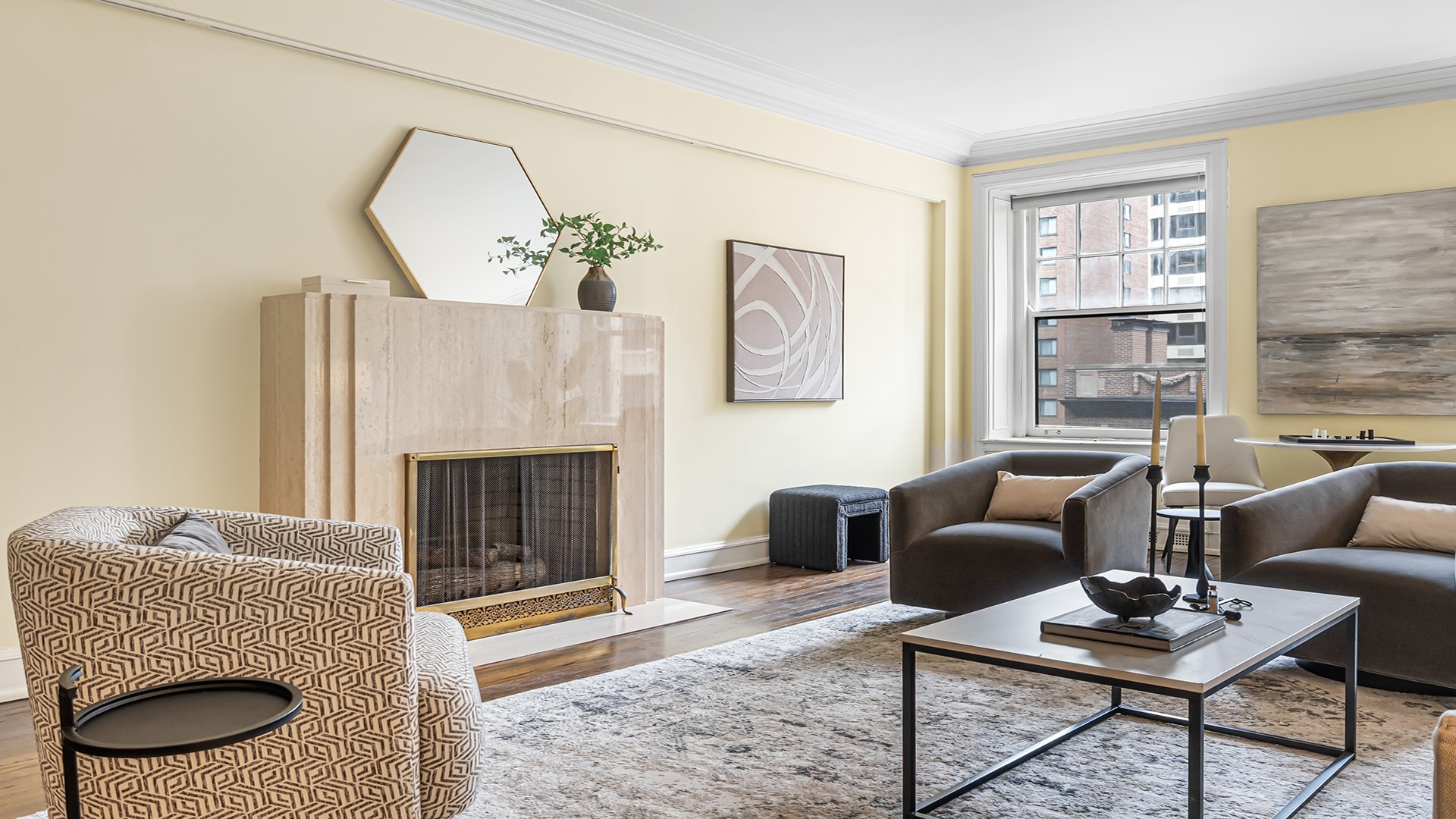 227 E Delaware Place Unit: 8C