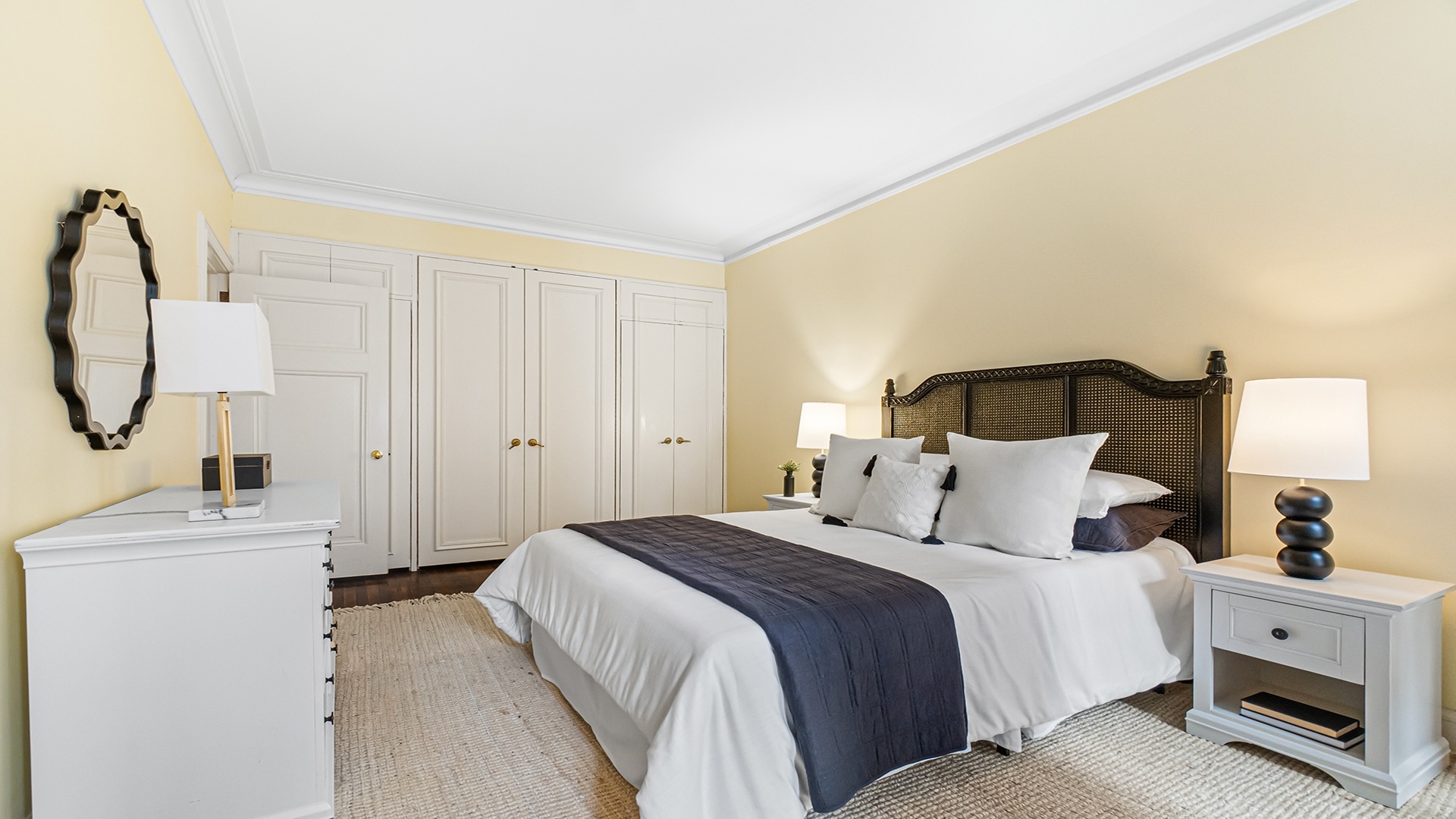 227 E Delaware Place Unit: 8C