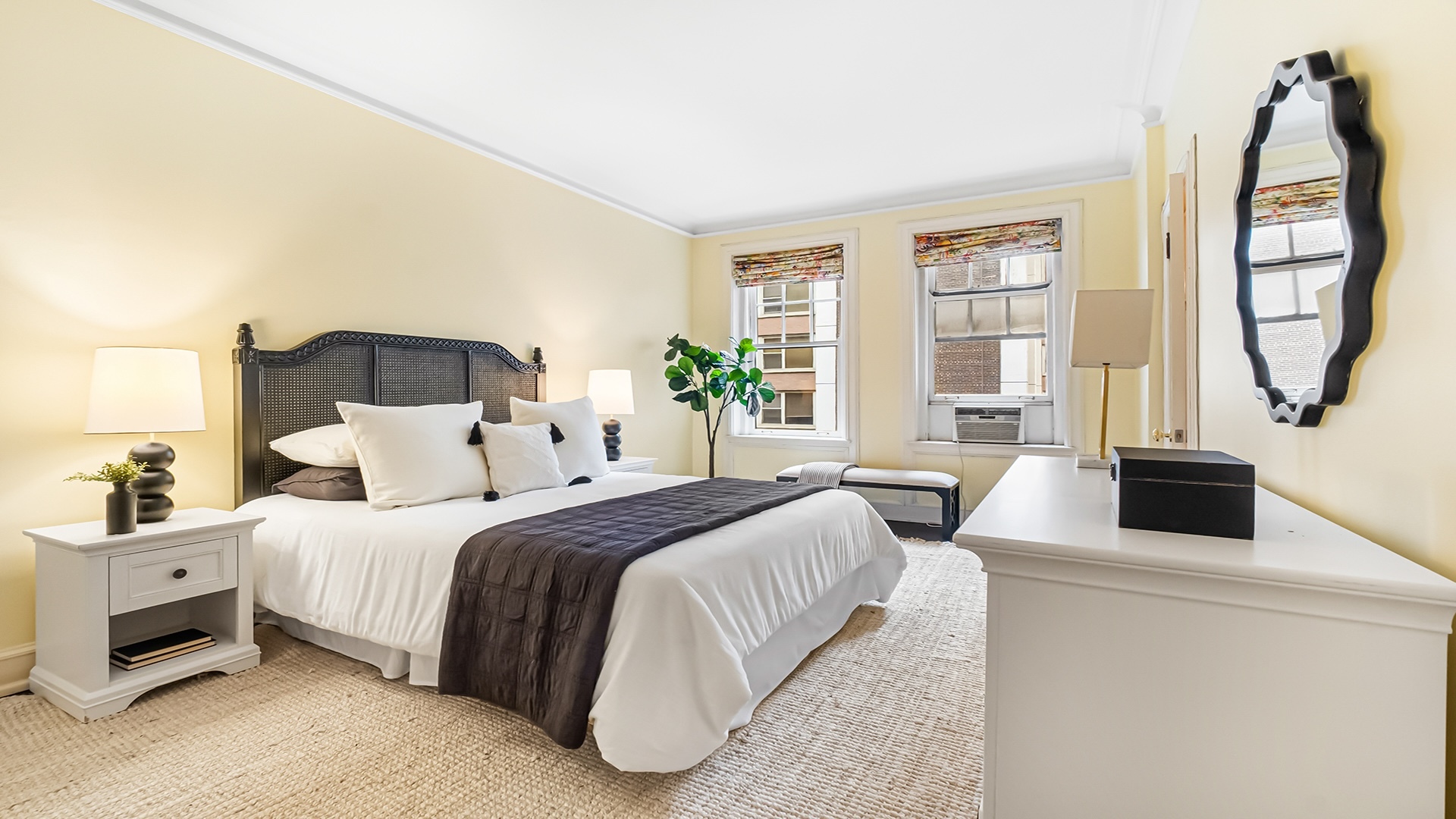 227 E Delaware Place Unit: 8C