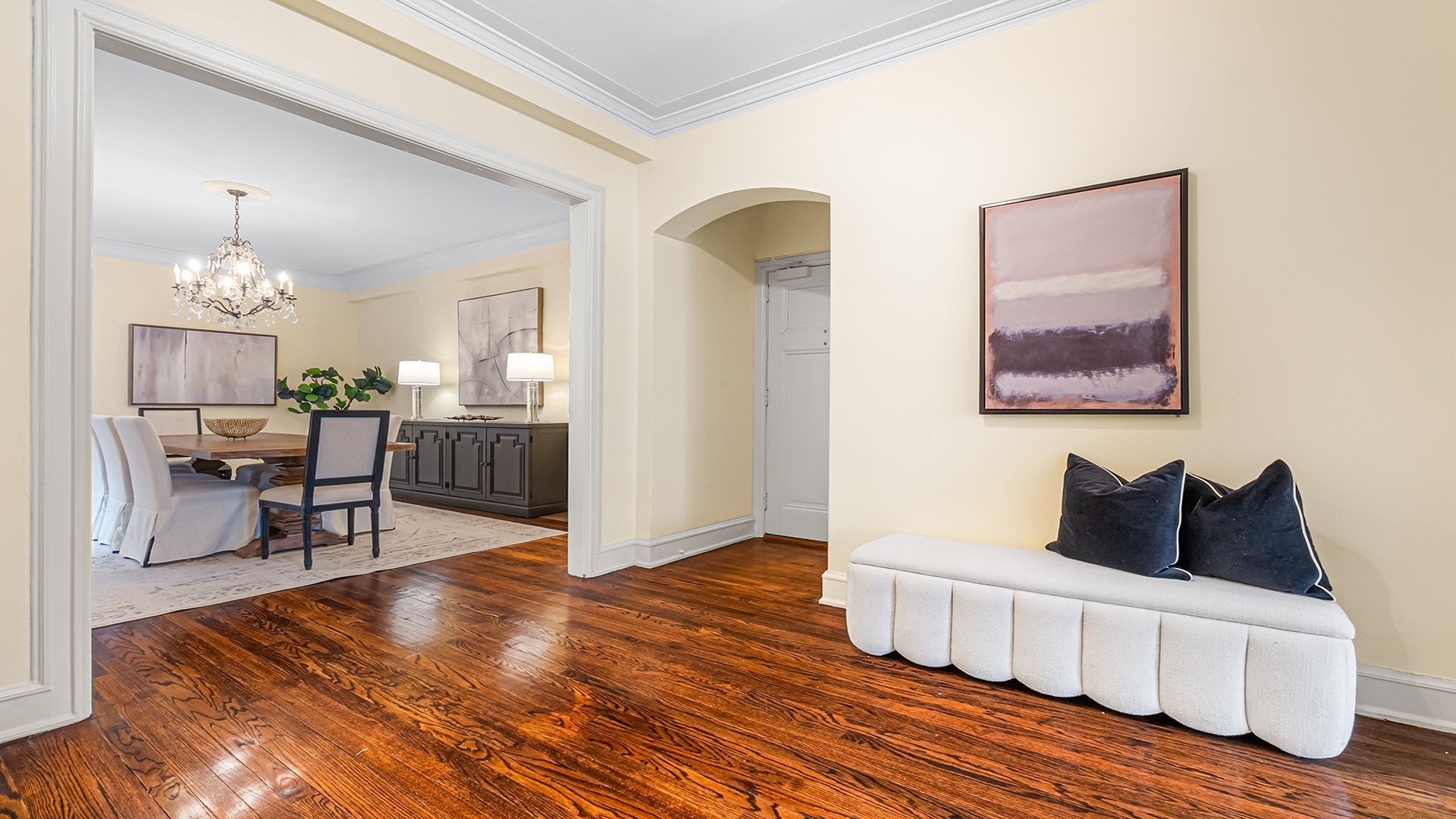 227 E Delaware Place Unit: 8C