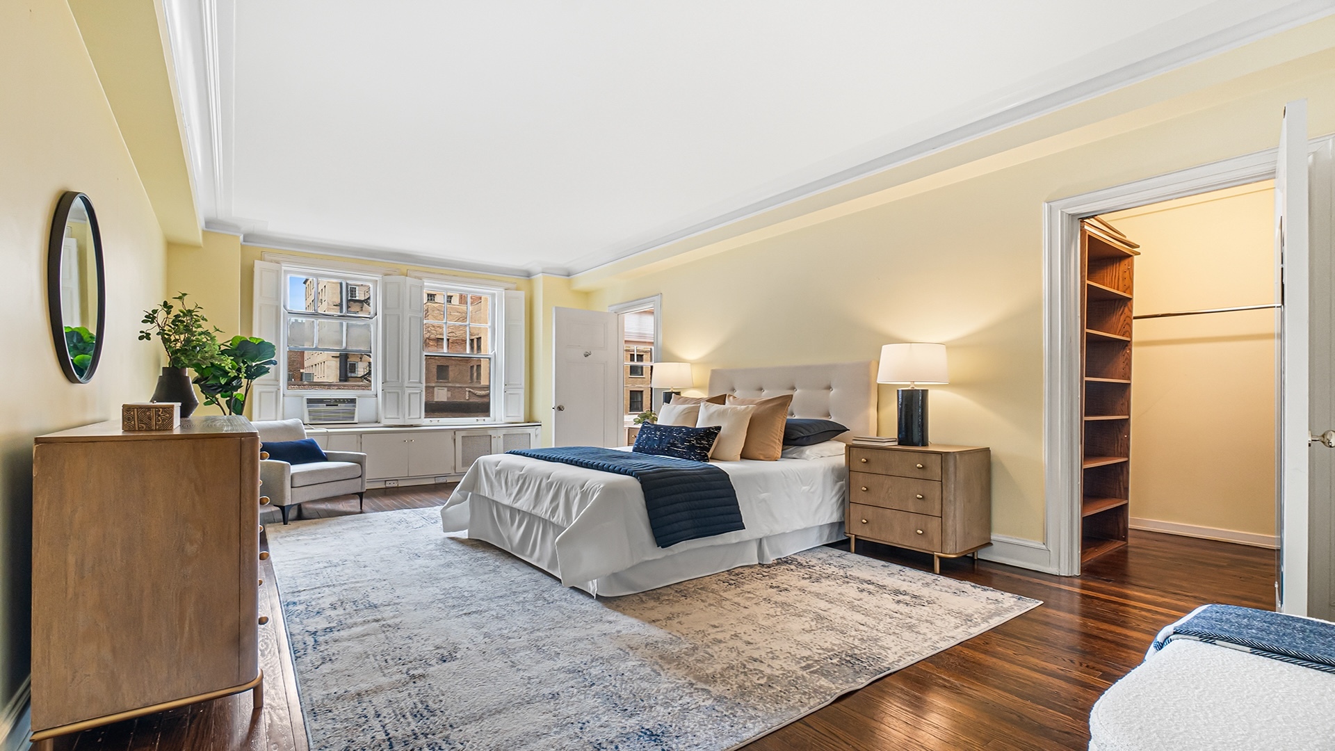 227 E Delaware Place Unit: 8C