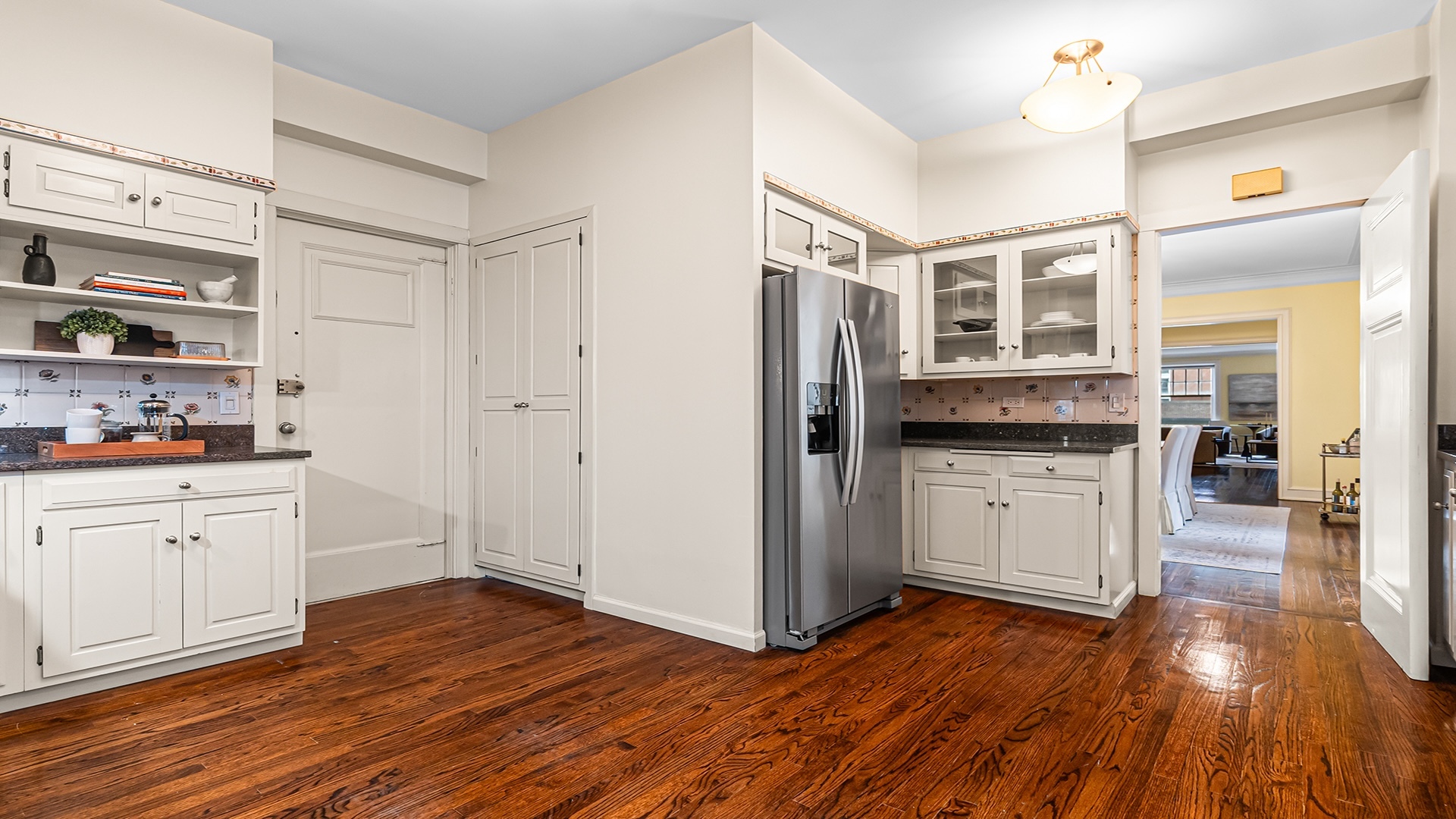 227 E Delaware Place Unit: 8C