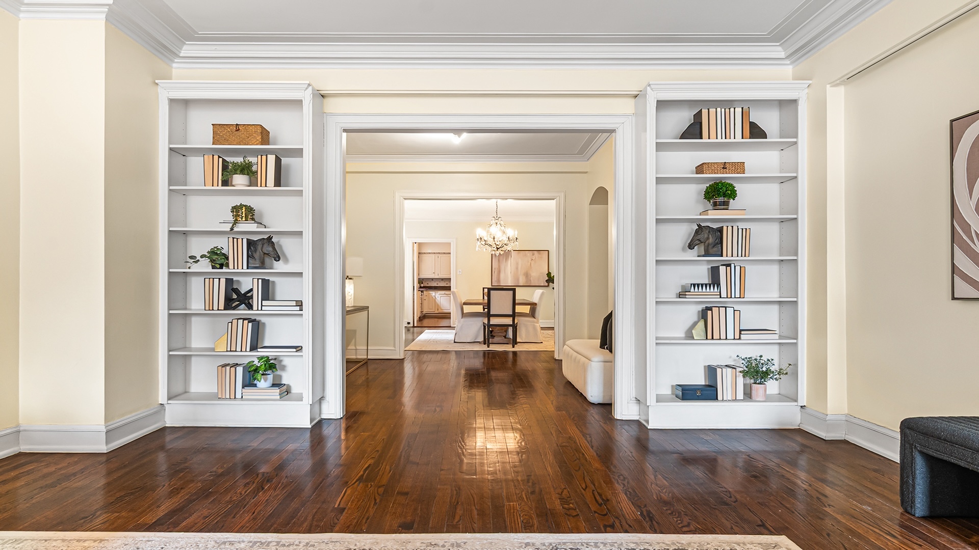 227 E Delaware Place Unit: 8C