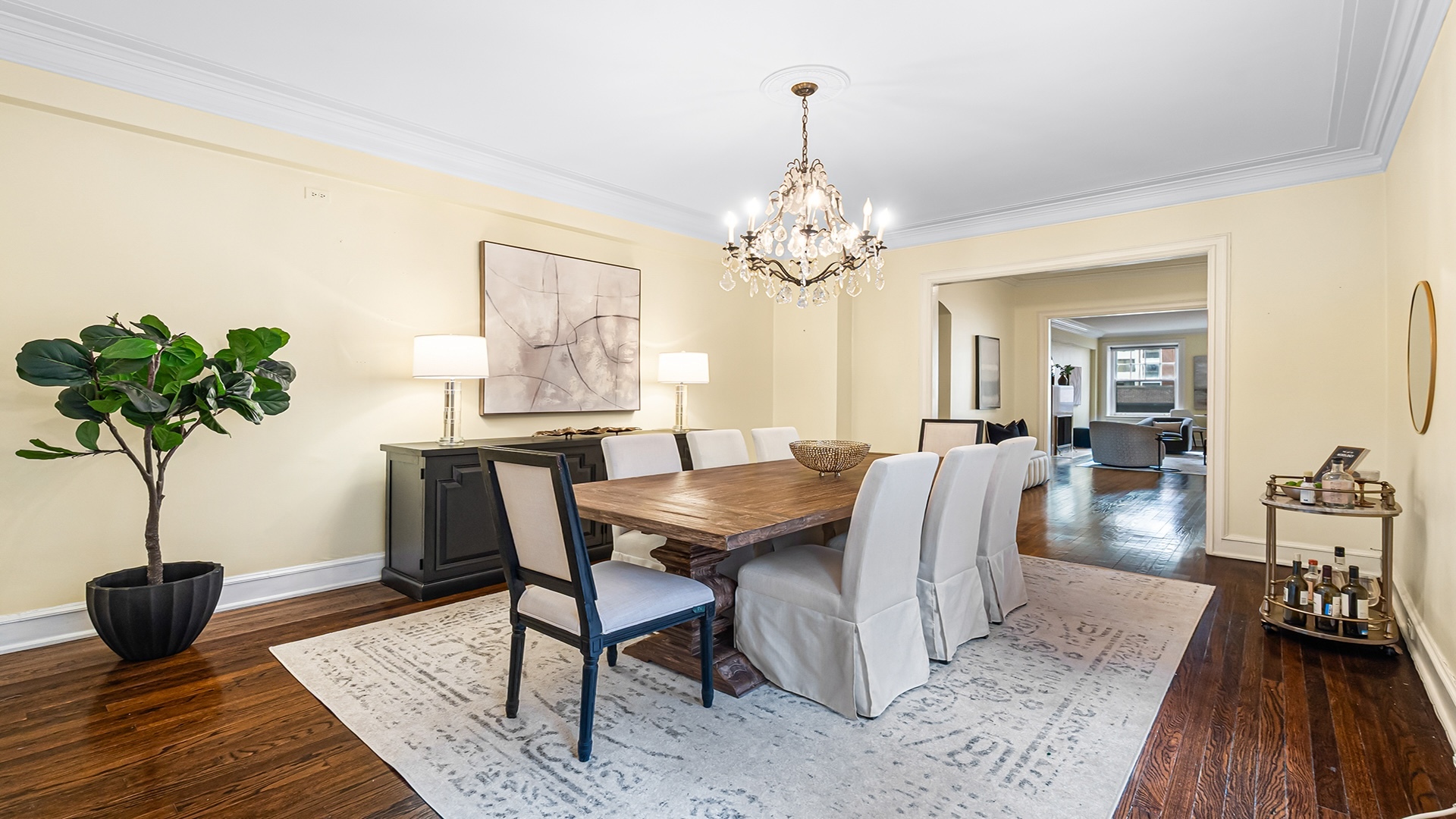 227 E Delaware Place Unit: 8C