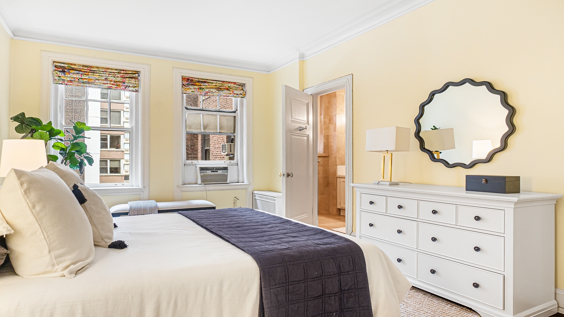 227 E Delaware Place Unit: 8C