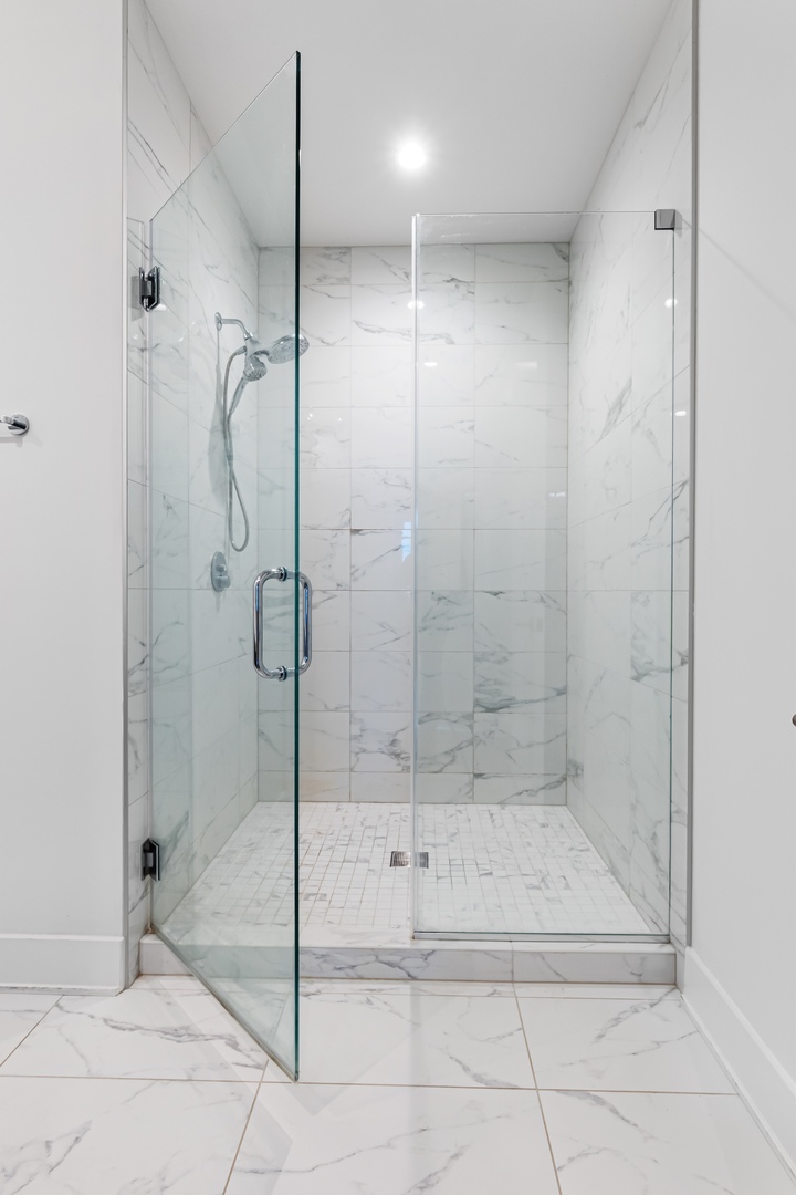 1701 W Webster Avenue Unit: 605