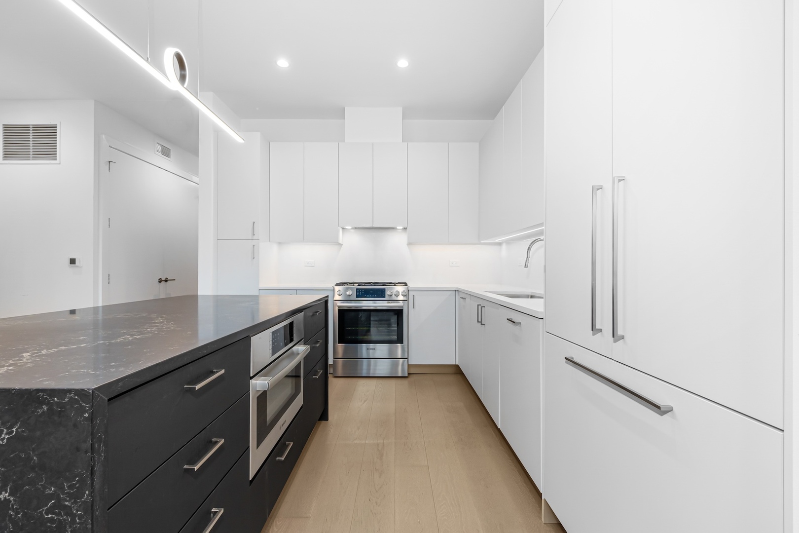 1701 W Webster Avenue Unit: 605