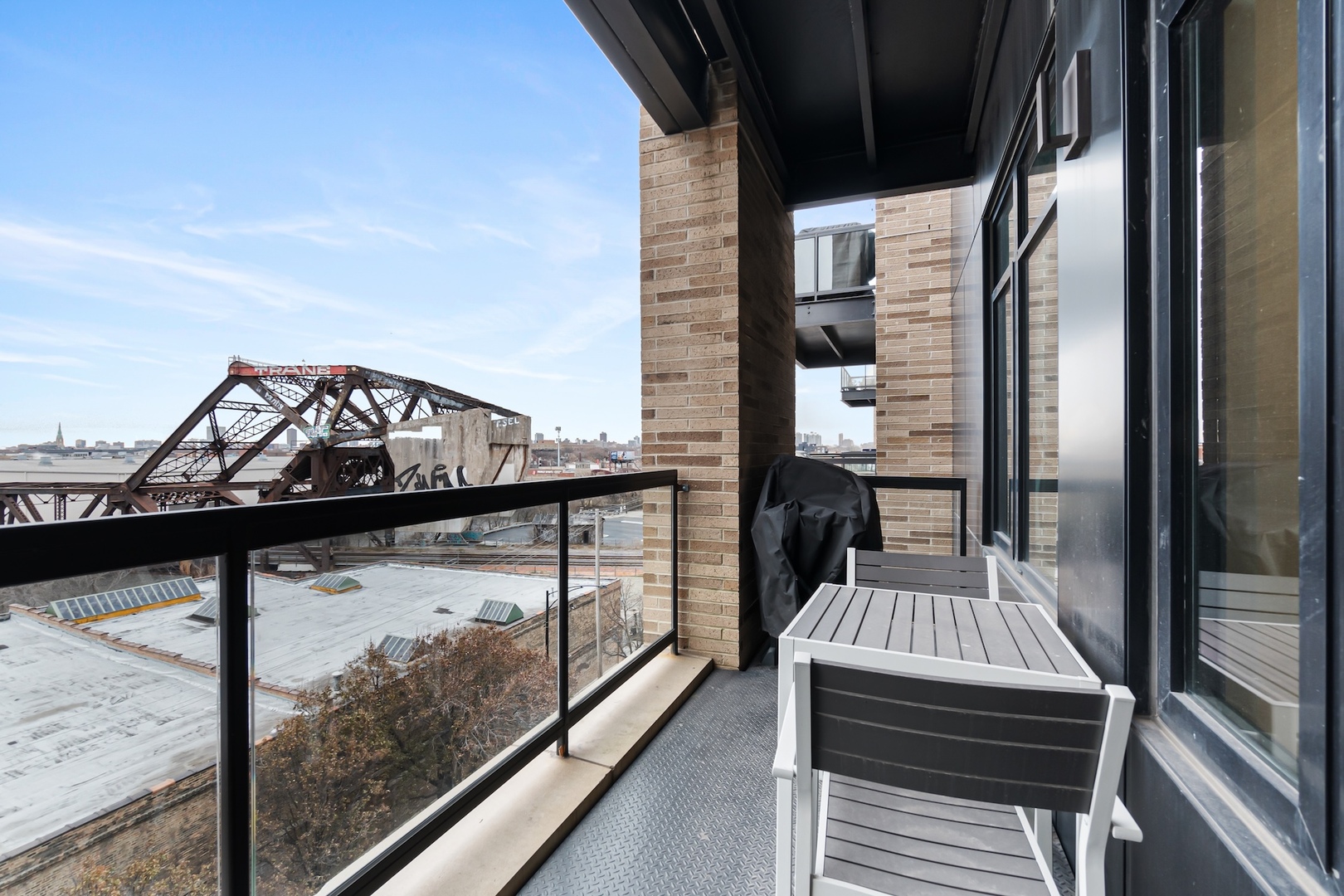 1701 W Webster Avenue Unit: 605