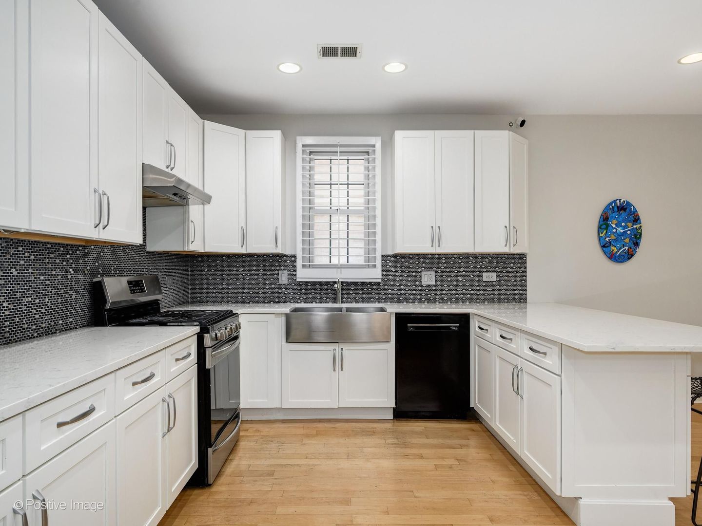 2451 N Janssen Avenue Unit: 3