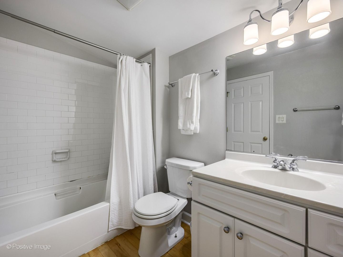 2451 N Janssen Avenue Unit: 3