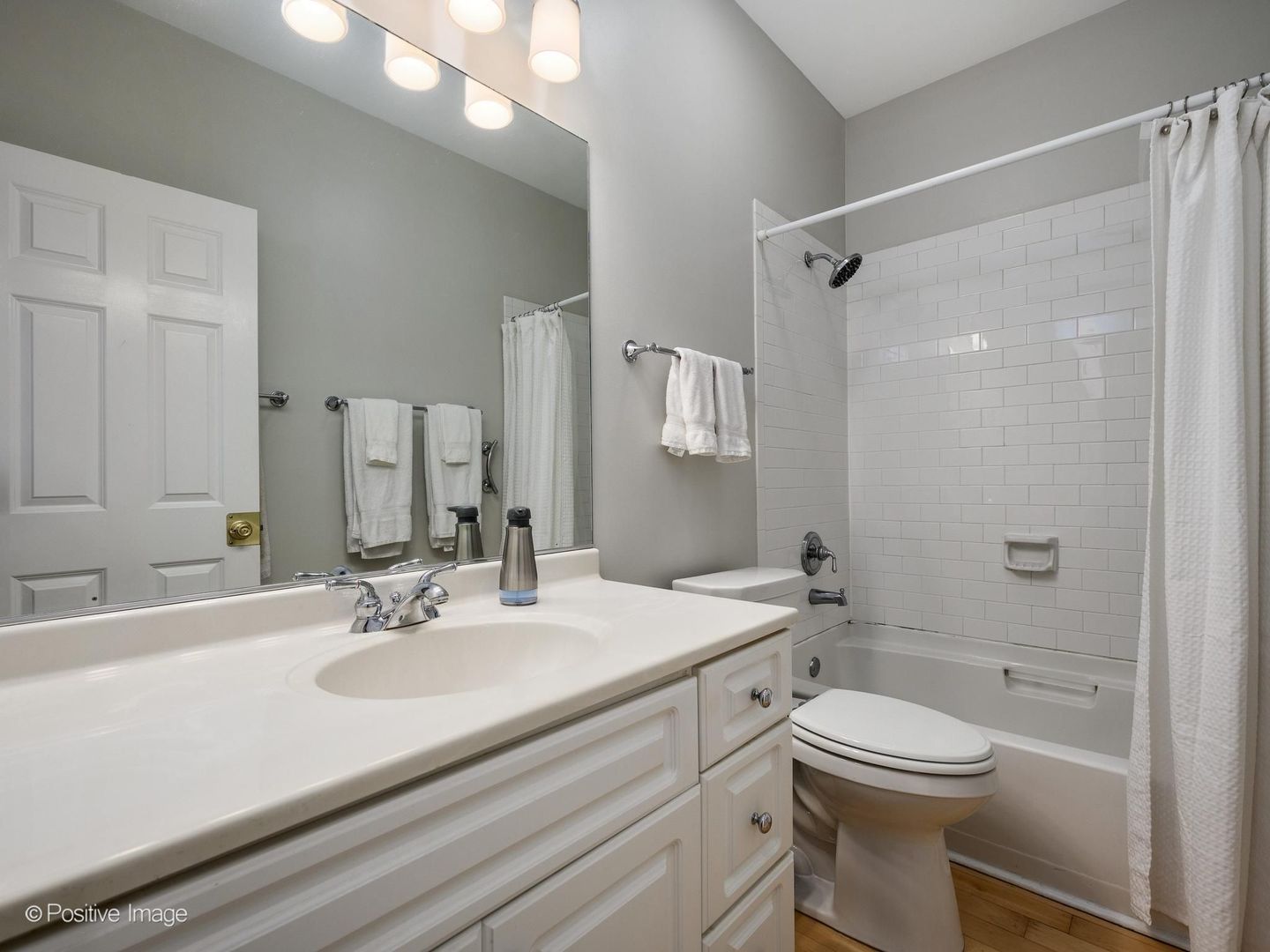 2451 N Janssen Avenue Unit: 3