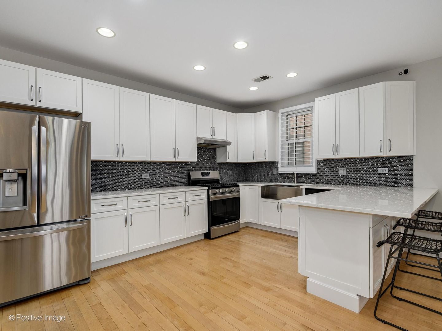 2451 N Janssen Avenue Unit: 3