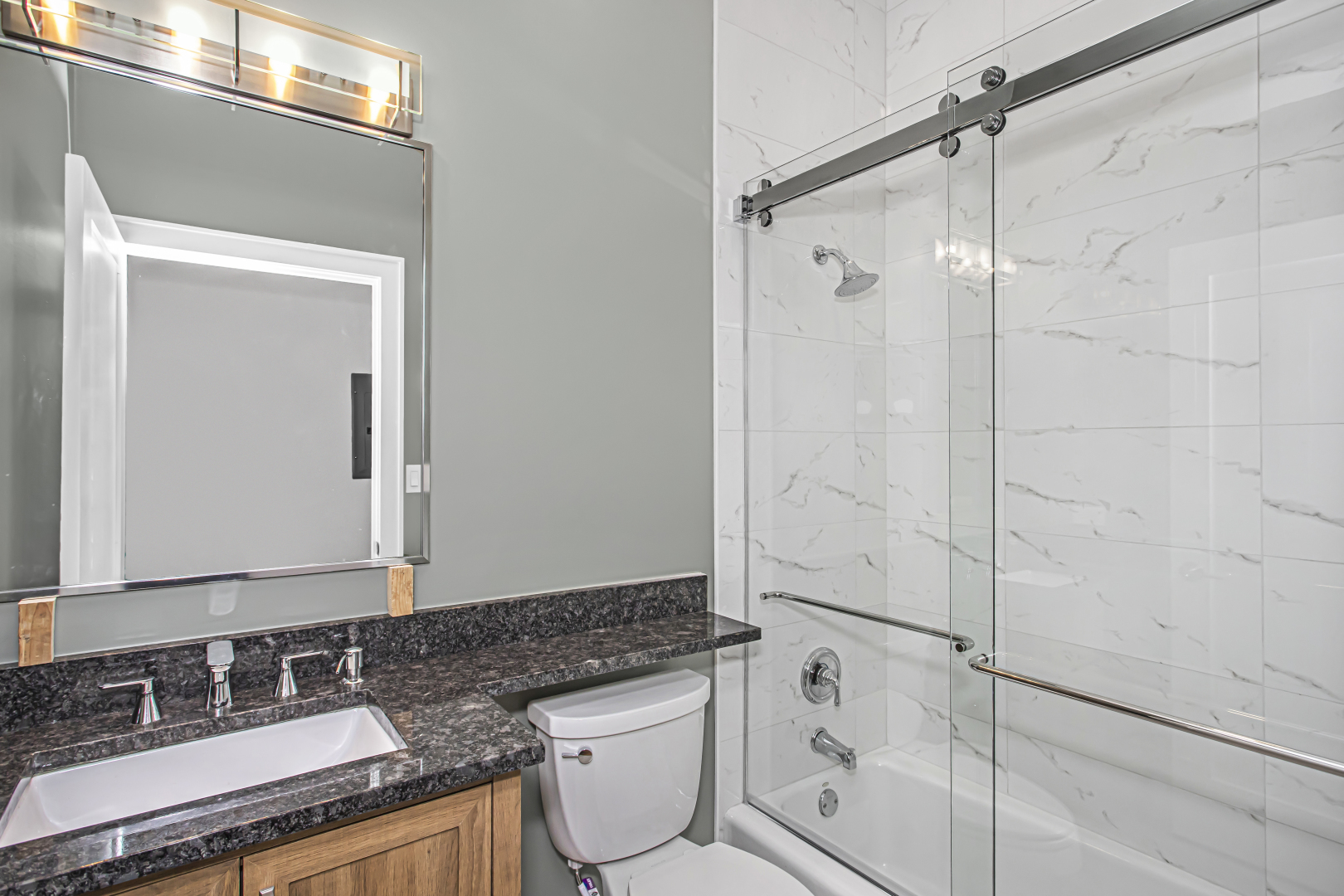 948 W Madison Street Unit: 2NW