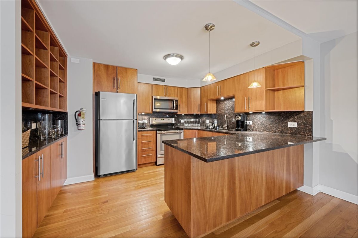 5855 N Sheridan Road Unit: 25G
