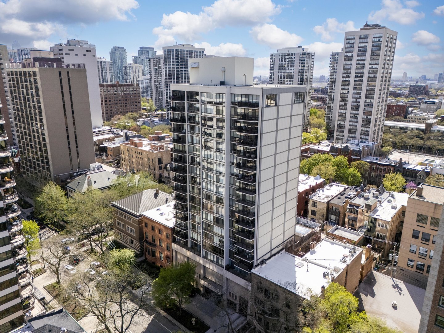 1516 N State Parkway Unit: 16D