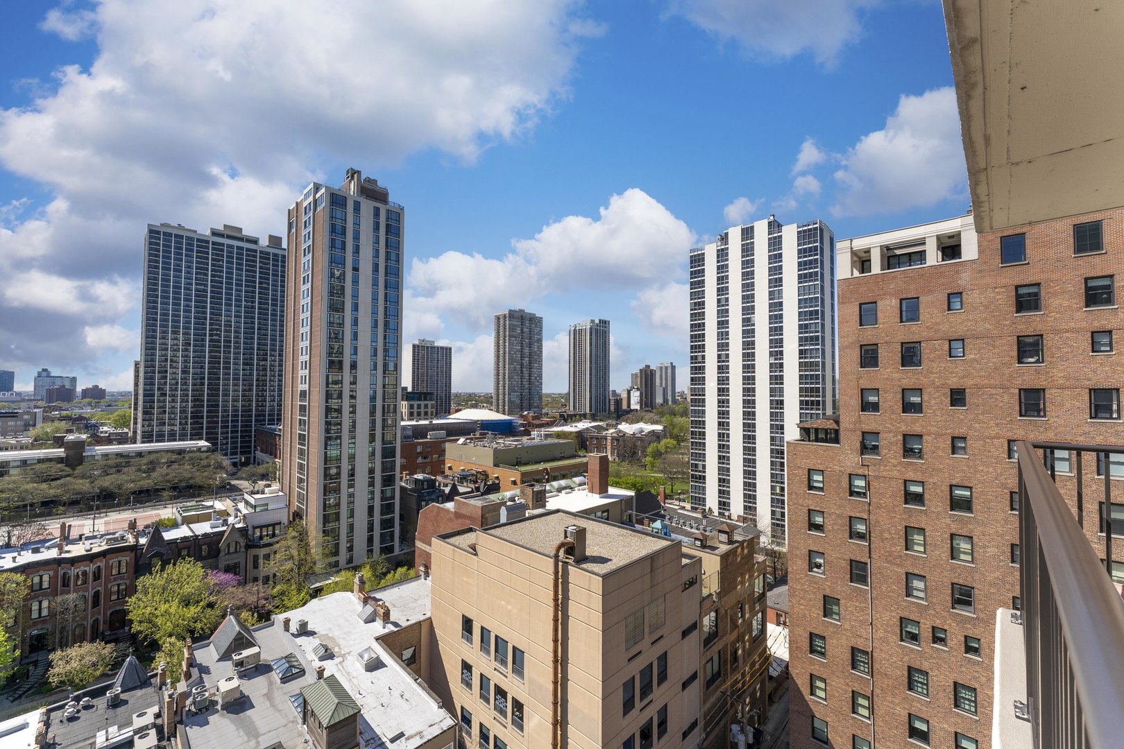 1516 N State Parkway Unit: 16D