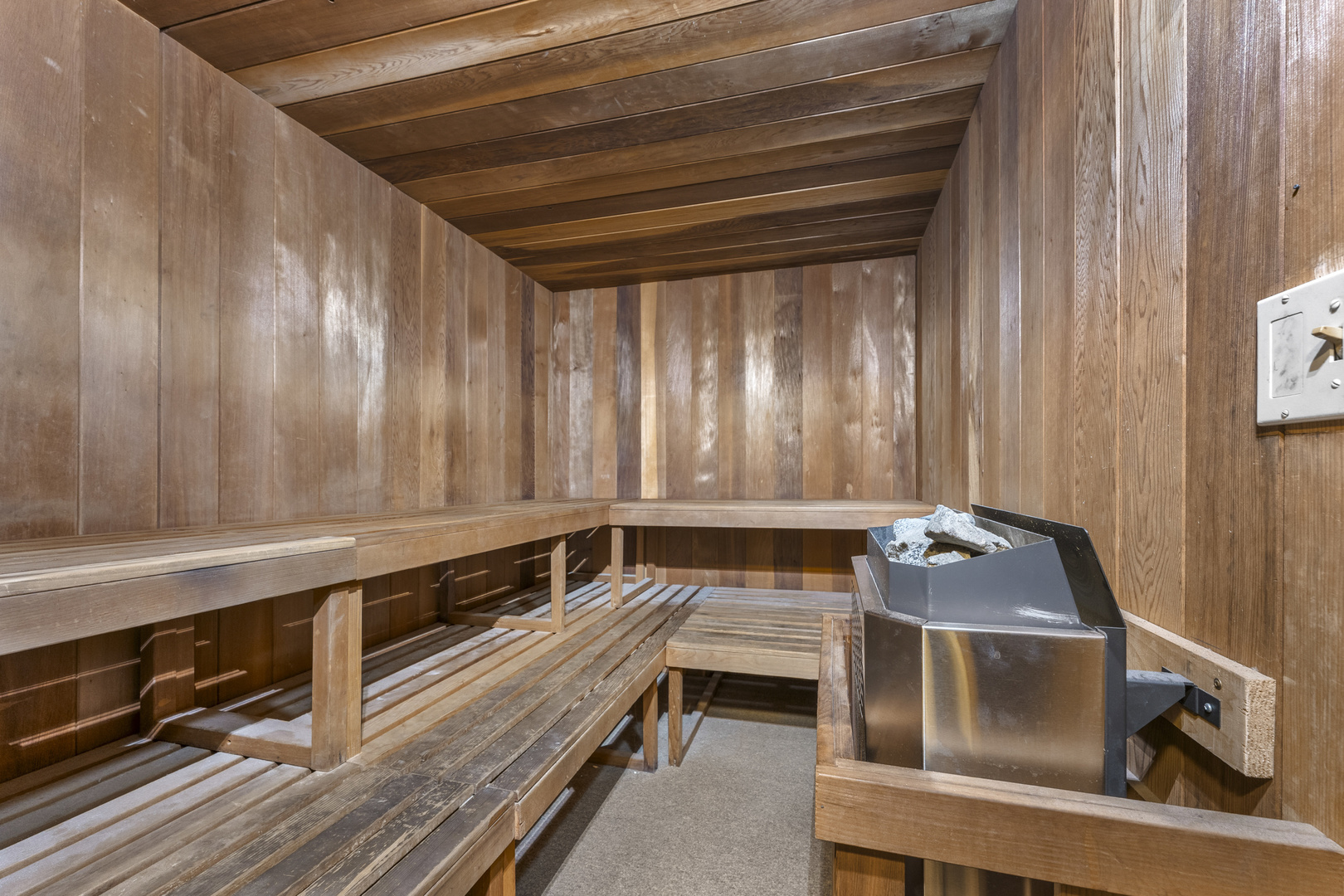 1516 N State Parkway Unit: 16D