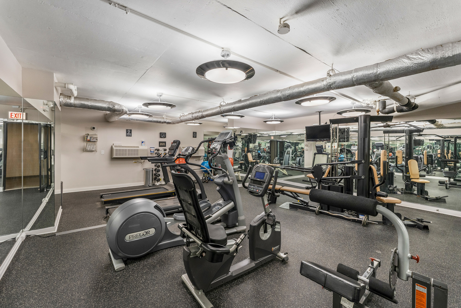 1516 N State Parkway Unit: 16D