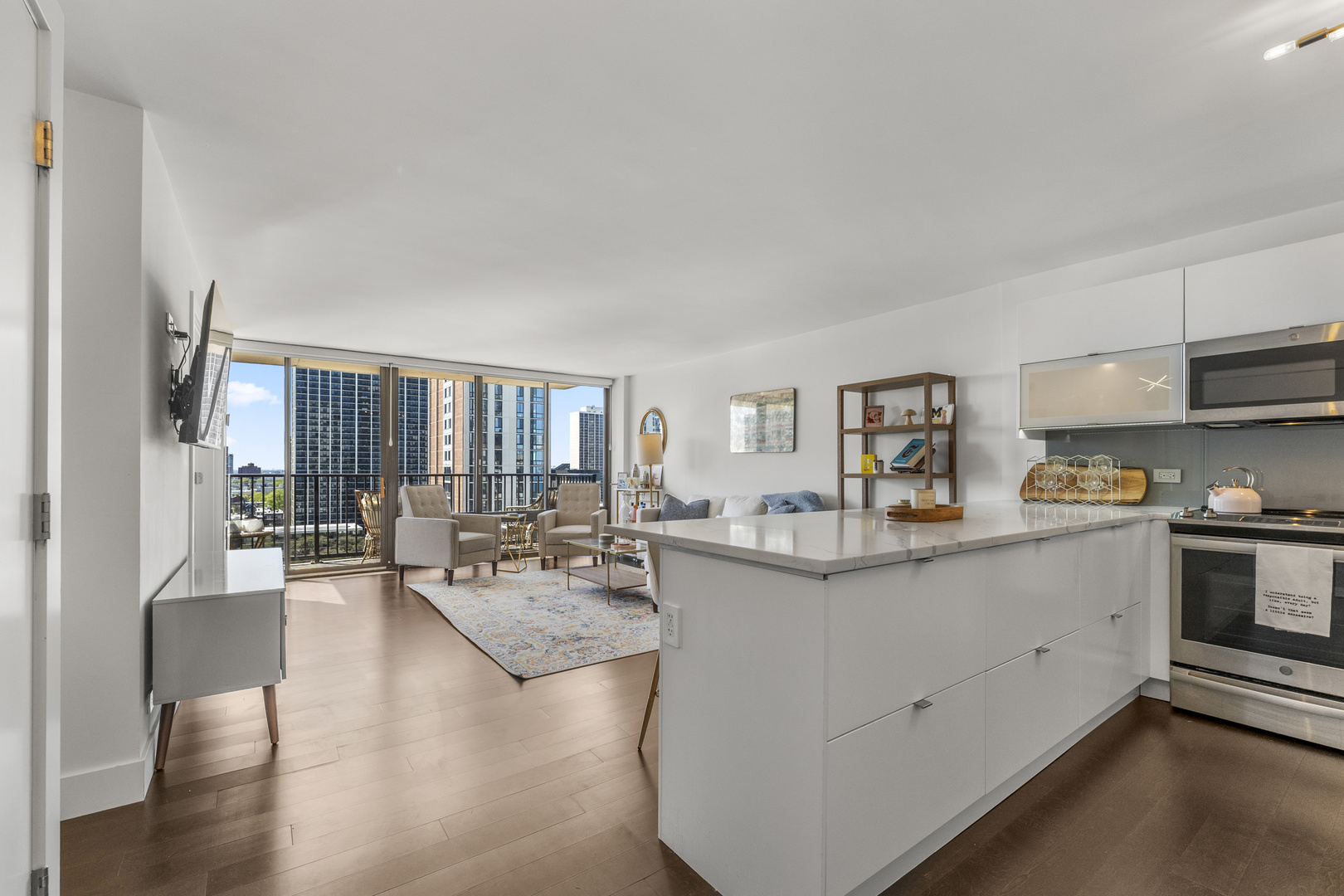 1516 N State Parkway Unit: 16D