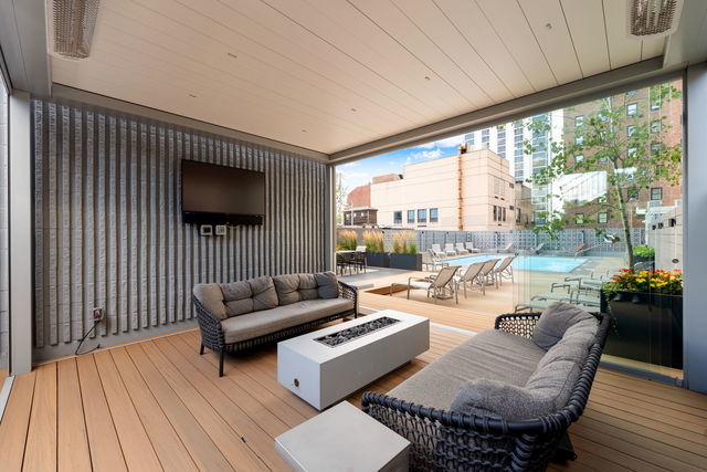 1516 N State Parkway Unit: 16D