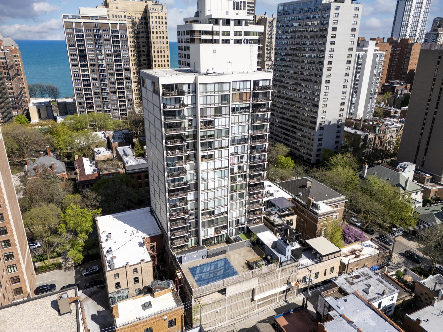 1516 N State Parkway Unit: 16D