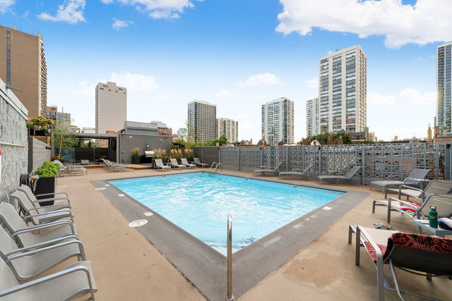 1516 N State Parkway Unit: 16D