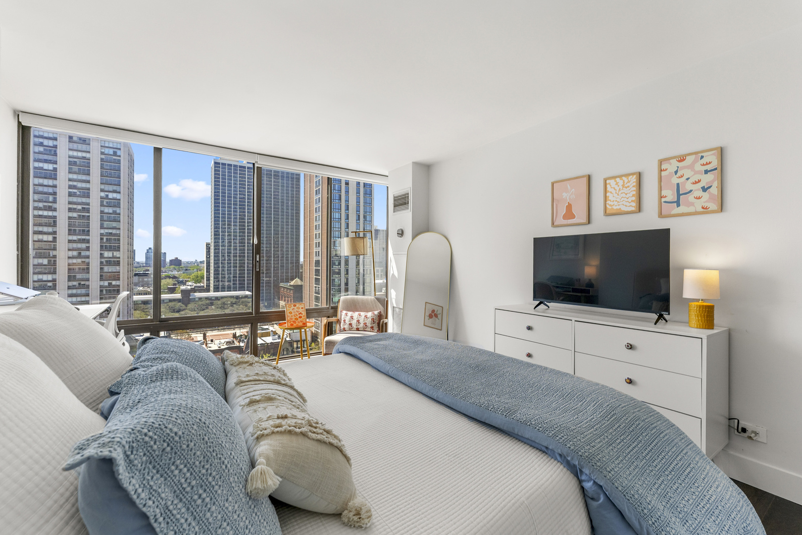 1516 N State Parkway Unit: 16D