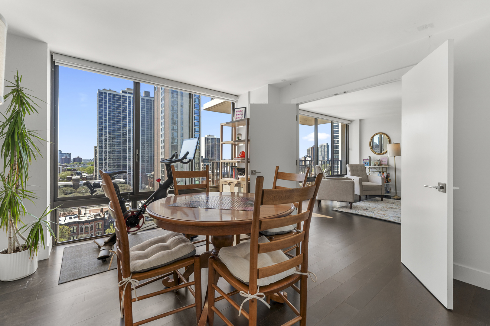 1516 N State Parkway Unit: 16D