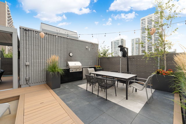 1516 N State Parkway Unit: 16D
