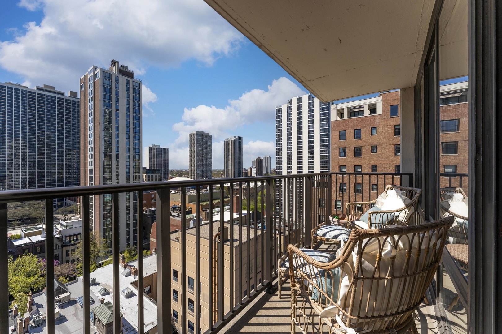 1516 N State Parkway Unit: 16D