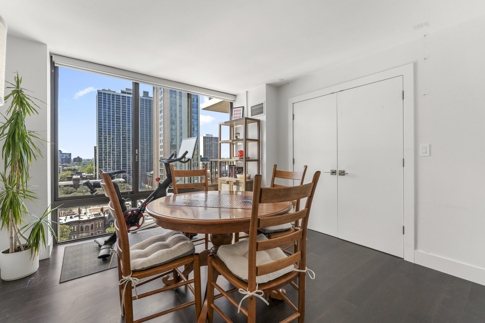 1516 N State Parkway Unit: 16D