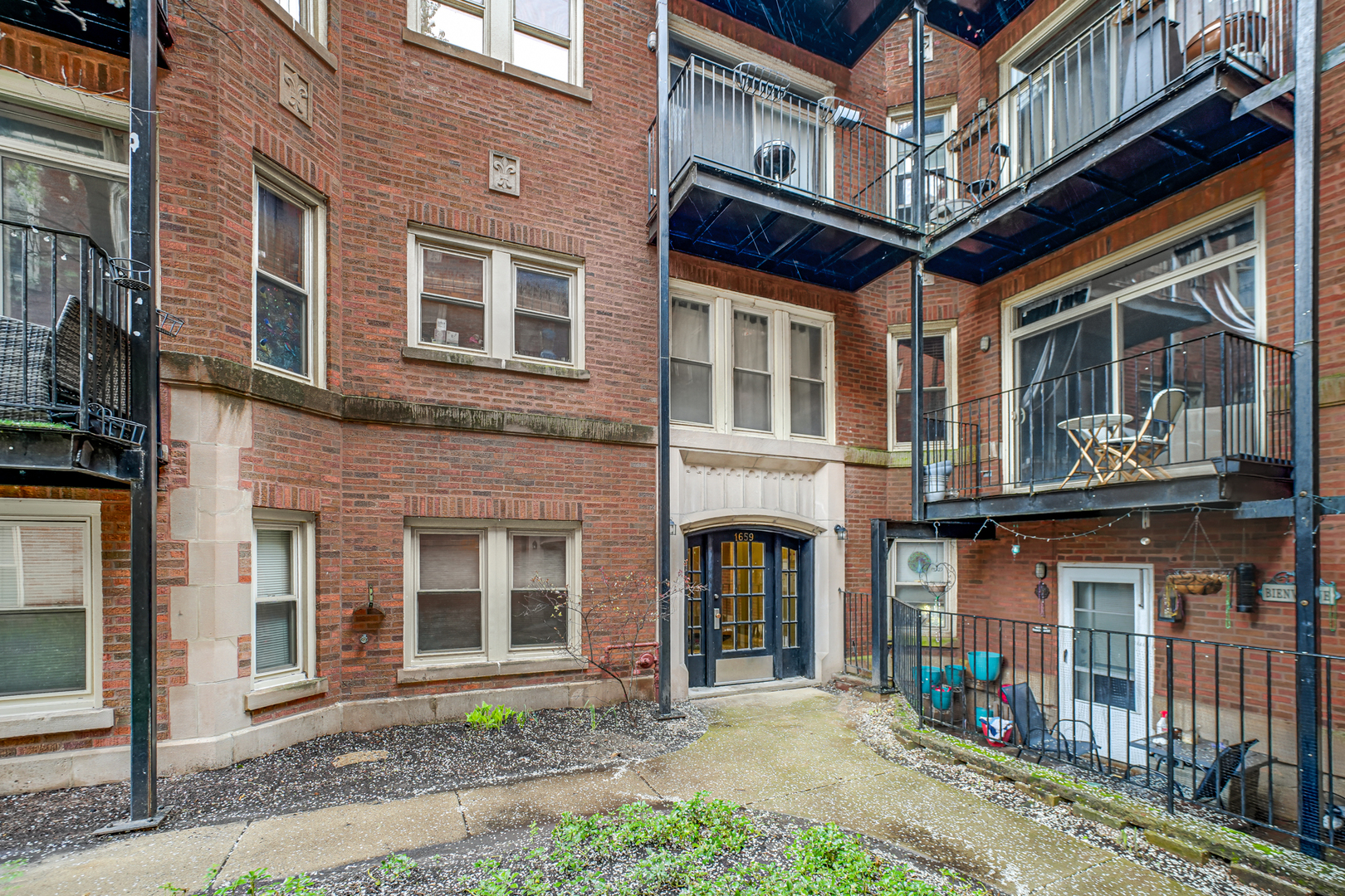 1659 W PRATT Boulevard Unit: 2B