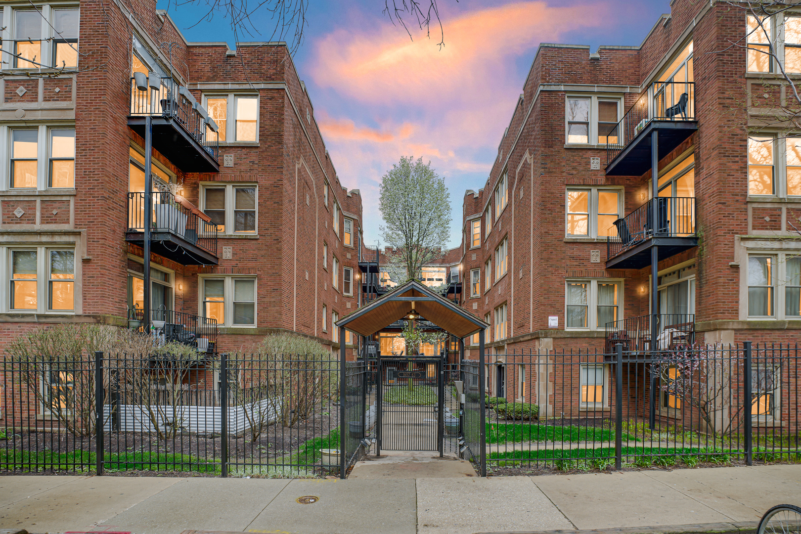 1659 W PRATT Boulevard Unit: 2B