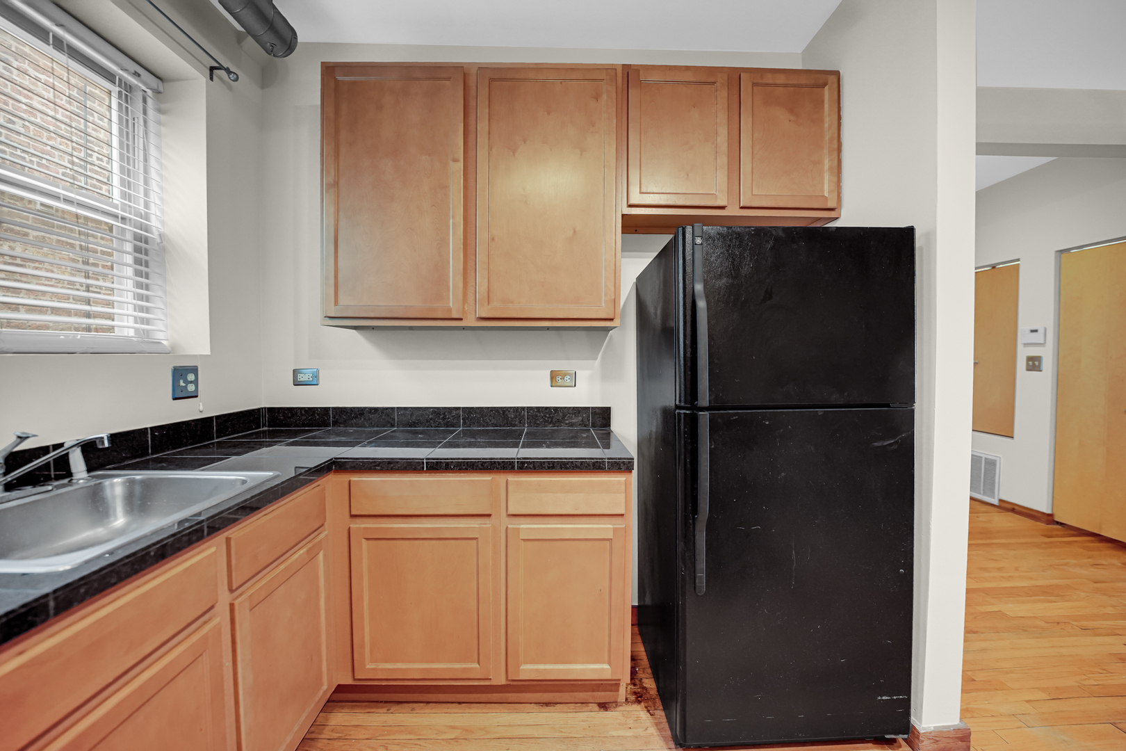 1659 W PRATT Boulevard Unit: 2B