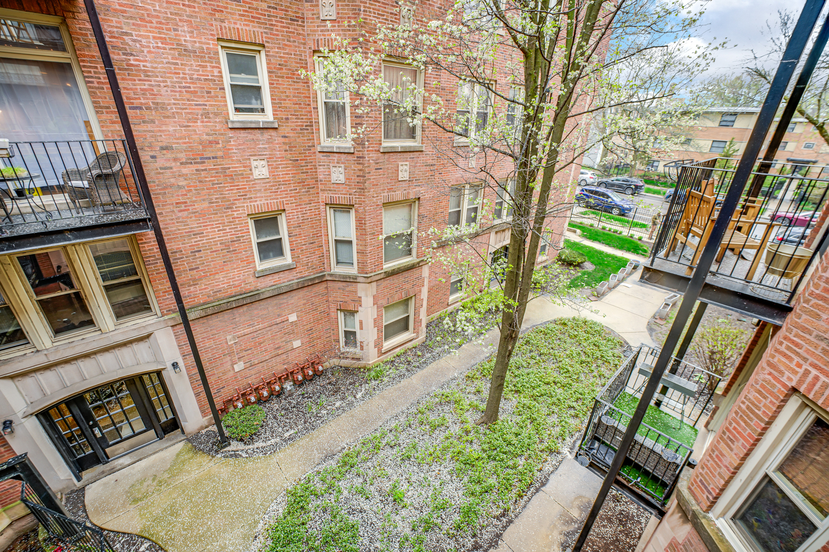1659 W PRATT Boulevard Unit: 2B