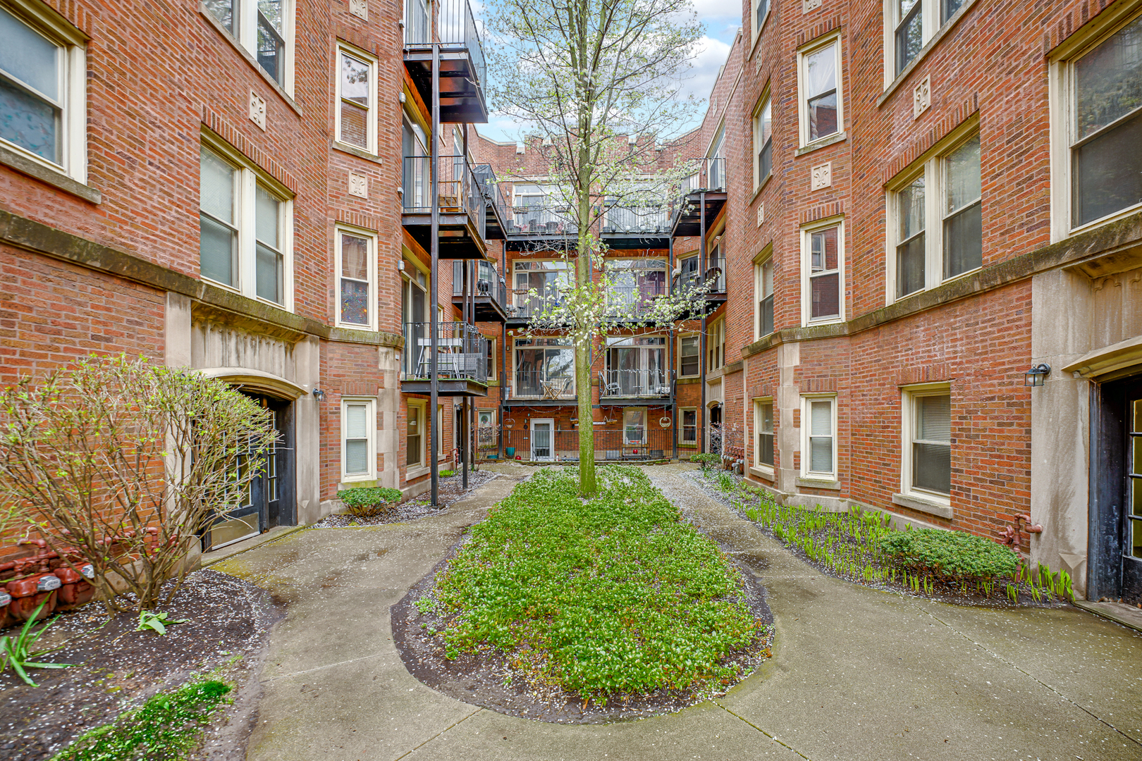 1659 W PRATT Boulevard Unit: 2B