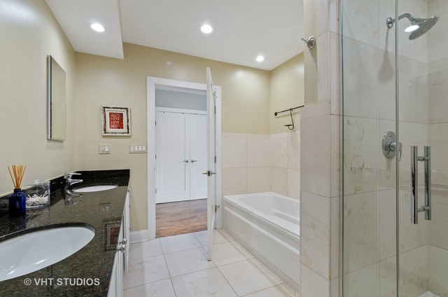 1931 N DAMEN Avenue Unit: 1S