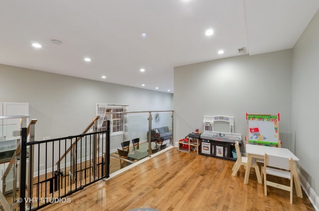 1931 N DAMEN Avenue Unit: 1S