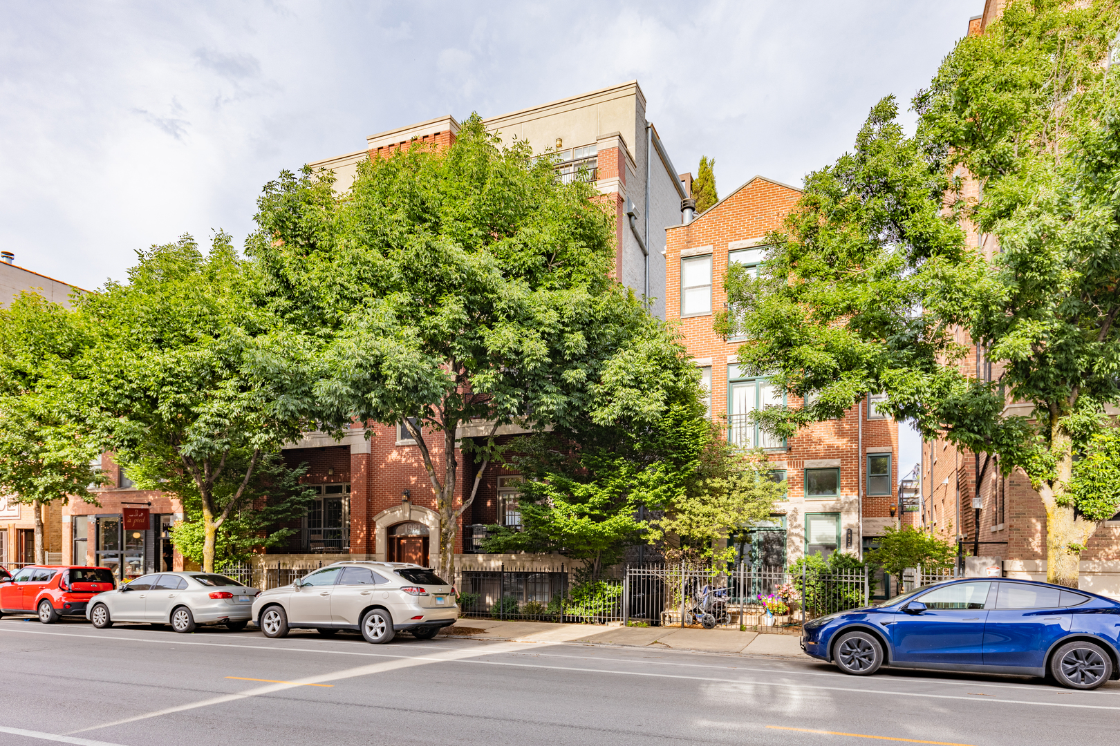 1931 N DAMEN Avenue Unit: 1S