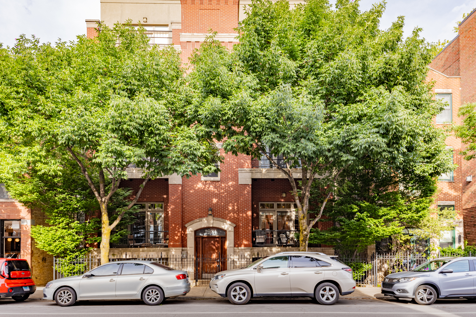 1931 N DAMEN Avenue Unit: 1S
