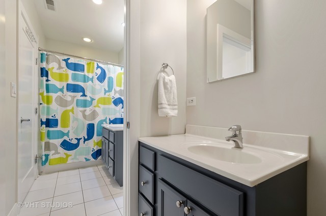1931 N DAMEN Avenue Unit: 1S