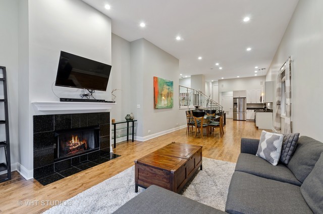 1931 N DAMEN Avenue Unit: 1S