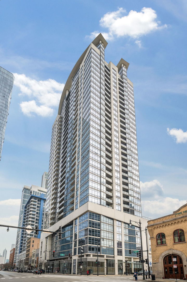 100 E 14th Street Unit: 2809