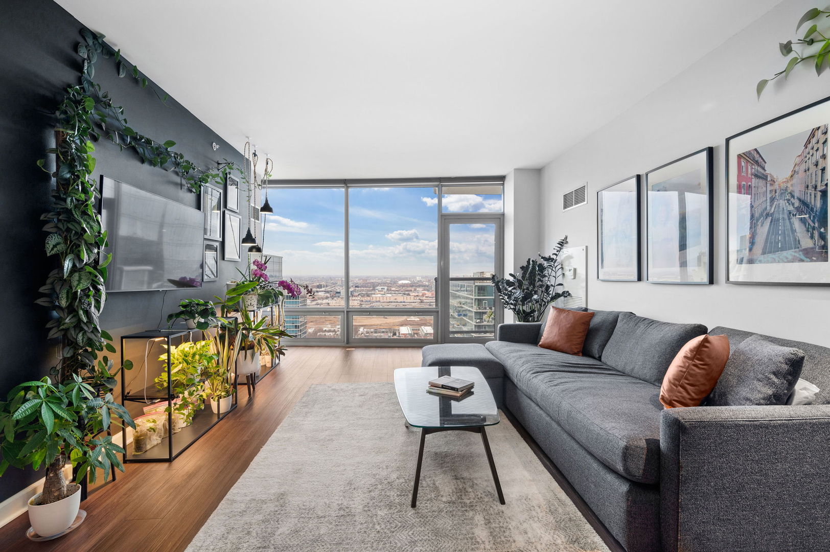 100 E 14th Street Unit: 2809