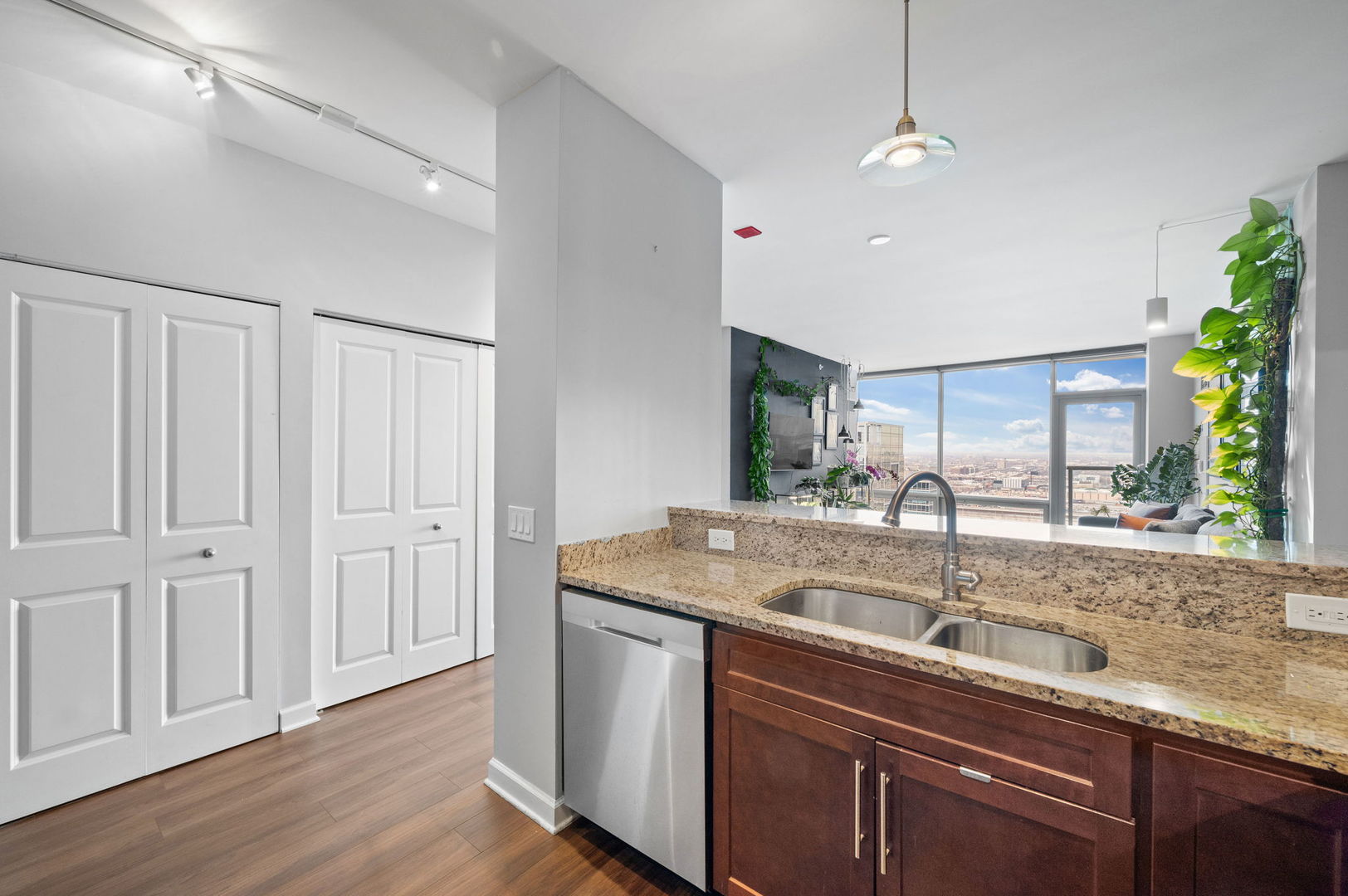 100 E 14th Street Unit: 2809