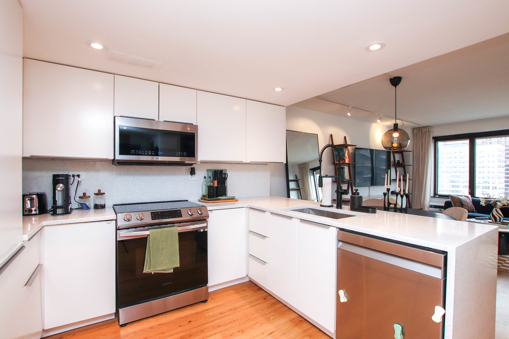 3100 N Lake Shore Drive Unit: 1404