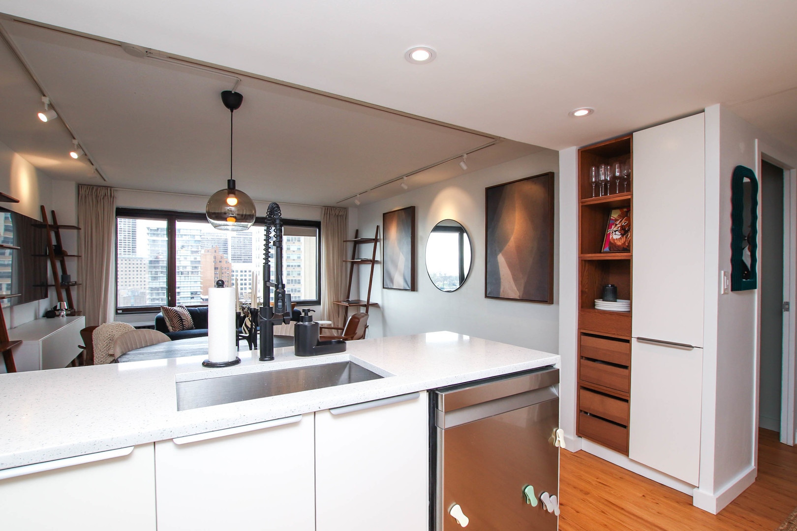 3100 N Lake Shore Drive Unit: 1404