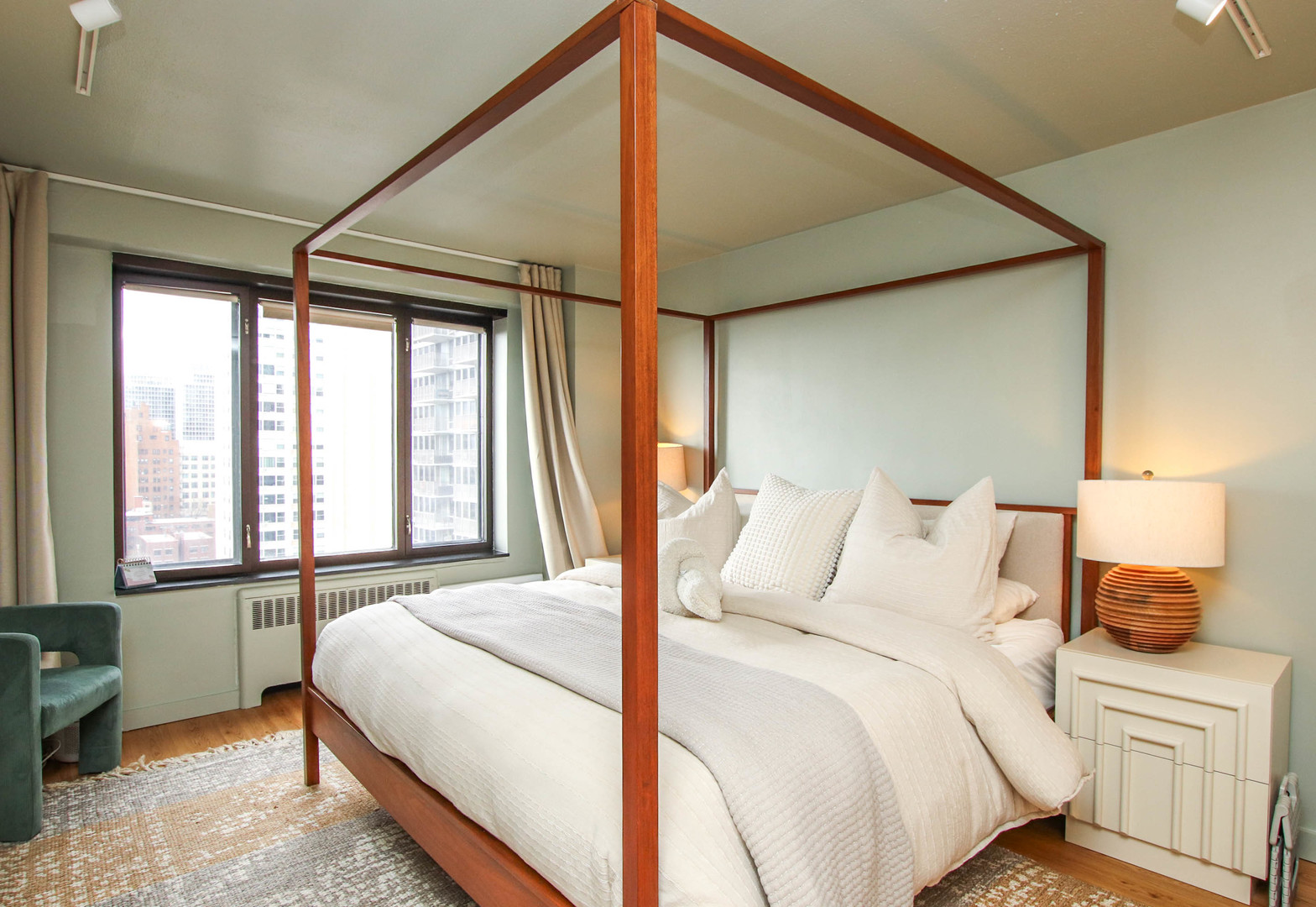 3100 N Lake Shore Drive Unit: 1404