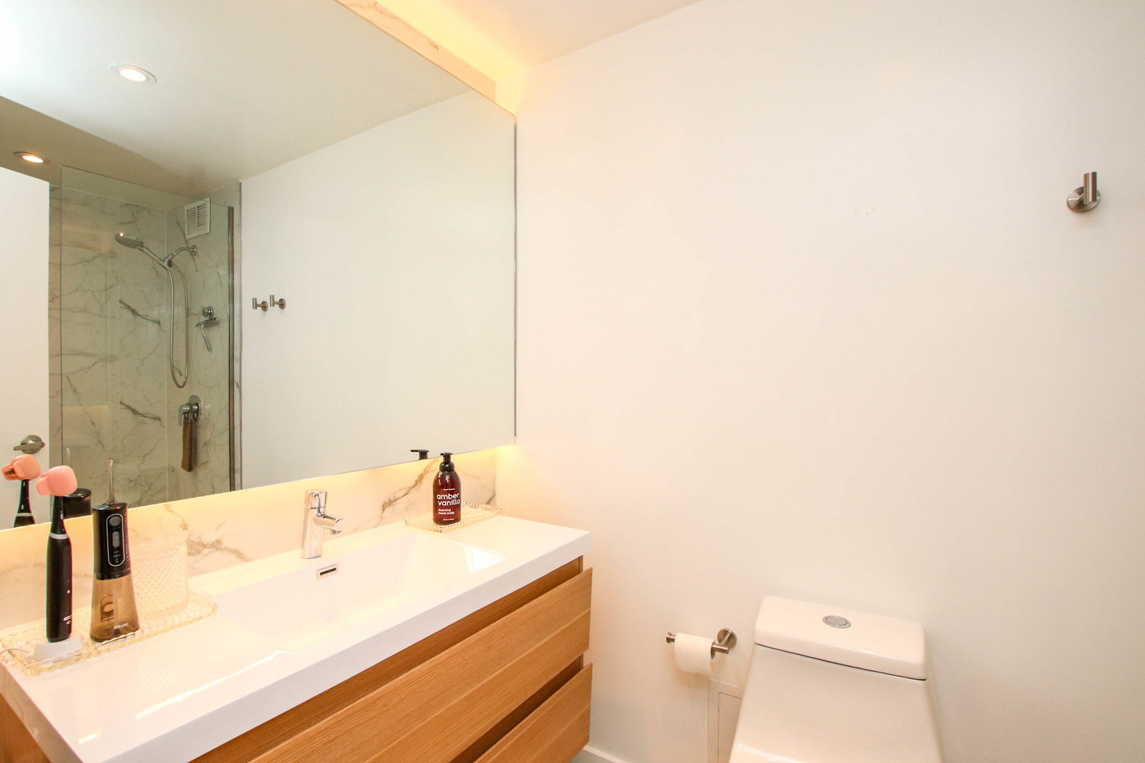 3100 N Lake Shore Drive Unit: 1404