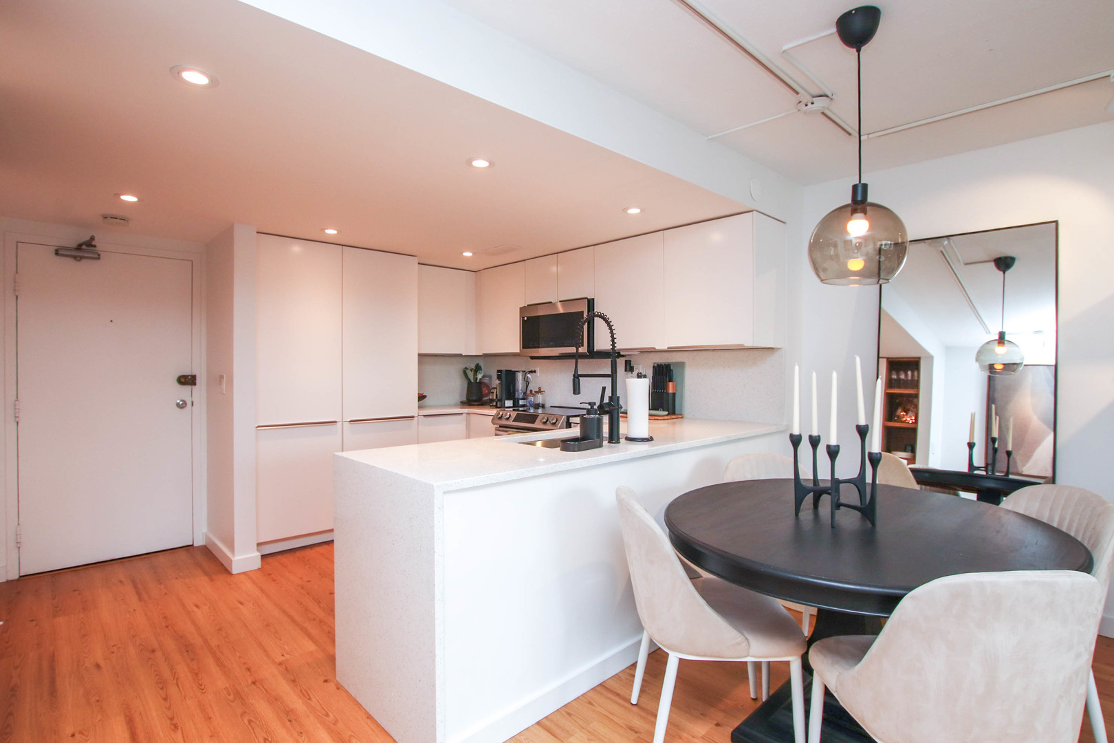 3100 N Lake Shore Drive Unit: 1404